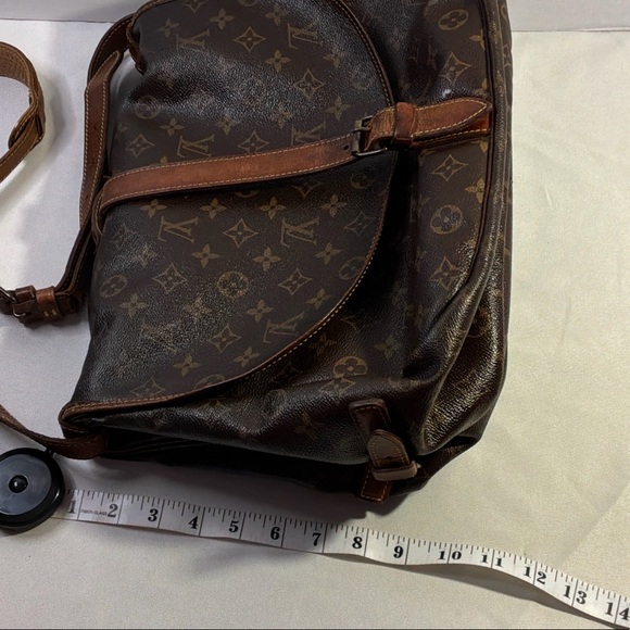LOUIS VUITTON SAUMUR 35 MONOGRAM CROSSBODY - Picture 3 of 16
